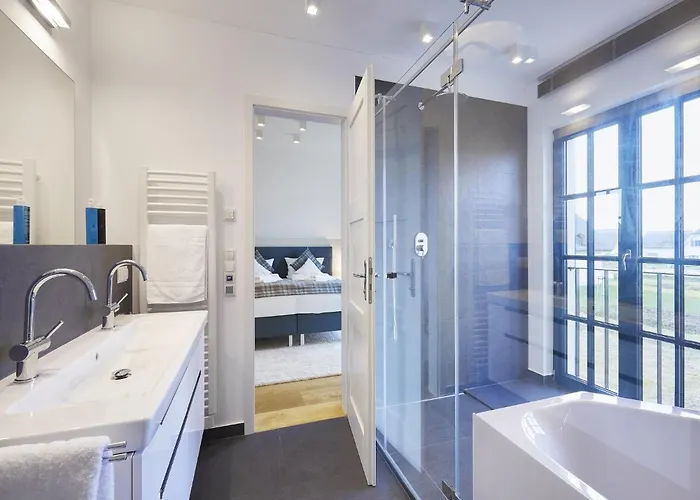 Reetland Am - Luxus Reetdachvilla Mit 3 Schlafzimmern, Sauna Und Kamin F08 펜션 드란스케